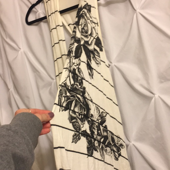 Wet Seal sleeveless cardigan - Picture 2 of 3